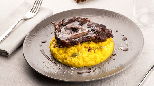 Risotto alla milanese: storia dorata di un’icona lombarda - Silkflair